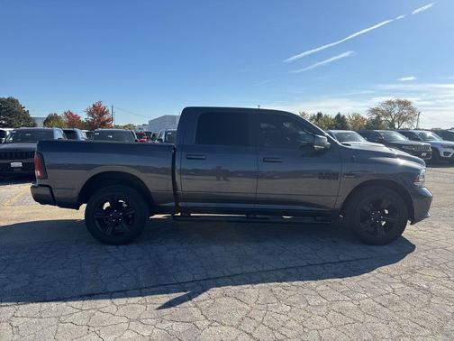2017 RAM 1500 Night Crew Cab 4x4 5'7' Box