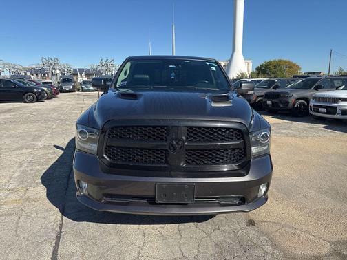 2017 RAM 1500 Night Crew Cab 4x4 5'7' Box