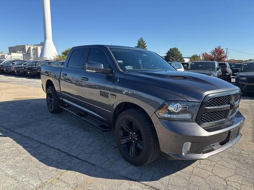 2017 RAM 1500 Night Crew Cab 4x4 5'7' Box