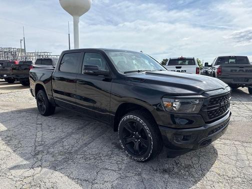Diamond Black Crystal Pearlcoat 2023 RAM 1500 Big Horn/Lone Star