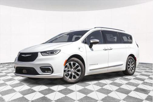 2025 Chrysler Pacifica L