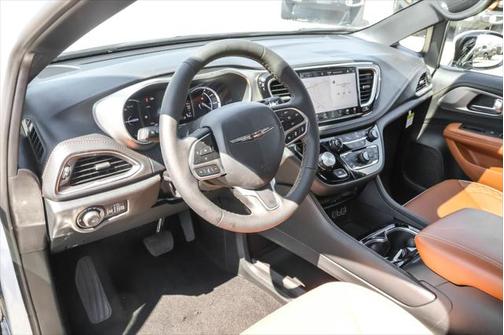 2025 Chrysler Pacifica L