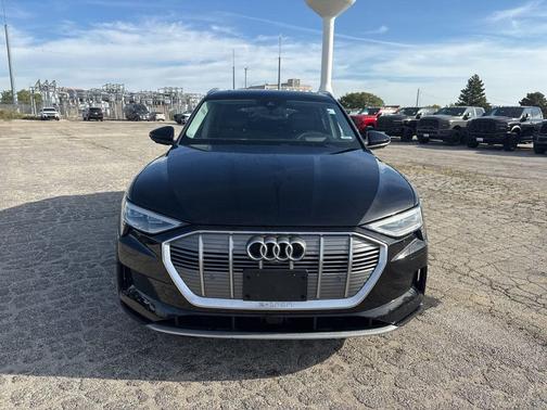 2019 Audi e-tron Premium Plus