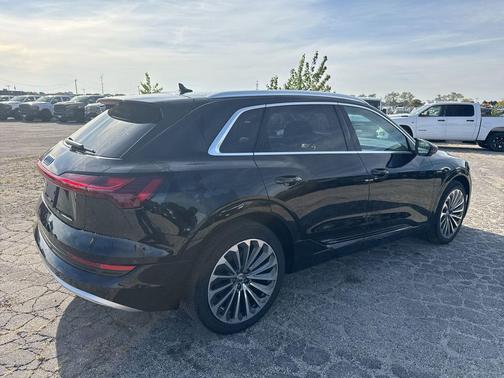 2019 Audi e-tron Premium Plus