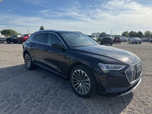 2019 Audi e-tron Premium Plus