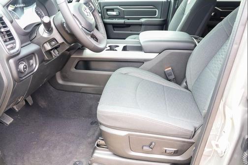 Ceramic Gray Clearcoat 2026 RAM 2500 Big Horn Crew Cab 4x4 6'4' Box
