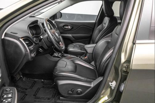 Olive Green Pearlcoat 2019 Jeep Cherokee Latitude Plus