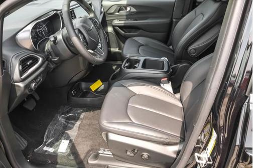 2025 Chrysler Pacifica L