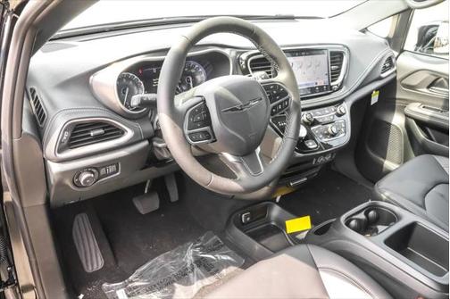 2025 Chrysler Pacifica L