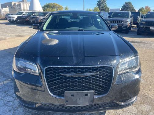 2022 Chrysler 300 Touring