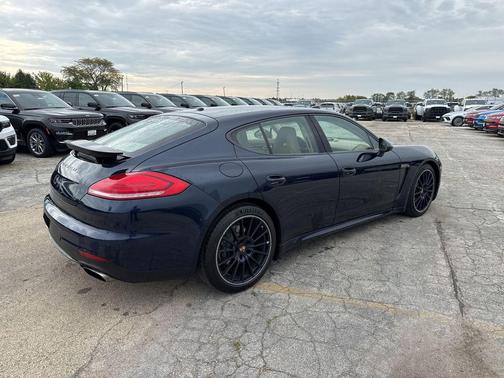 2015 Porsche Panamera 4