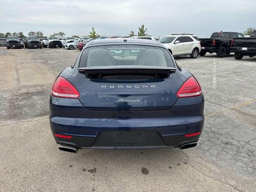 2015 Porsche Panamera 4