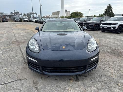 2015 Porsche Panamera 4