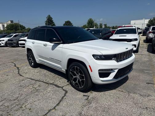 Bright White Clearcoat 2024 Jeep Grand Cherokee Summit