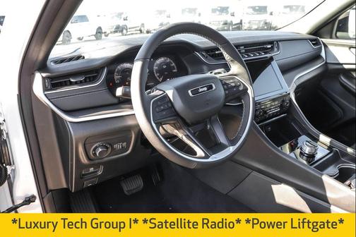 2025 Jeep Grand Cherokee Laredo