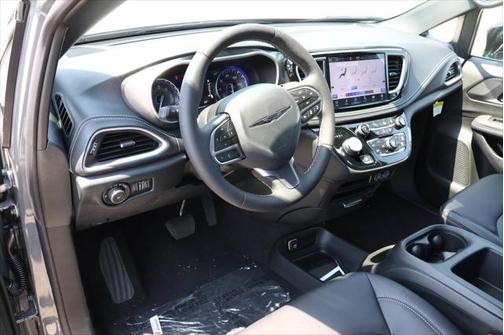 2025 Chrysler Pacifica L