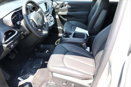 2025 Chrysler Pacifica L