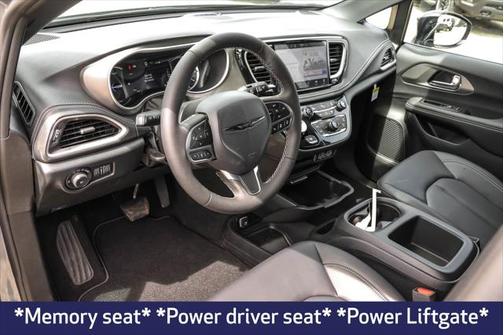 2025 Chrysler Pacifica Hybrid Select