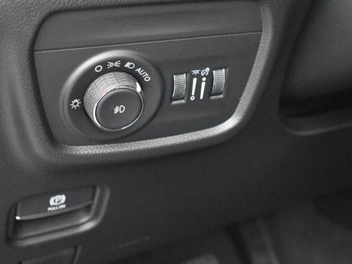 Photo 5 of 32 of 2022 Jeep Grand Cherokee Summit