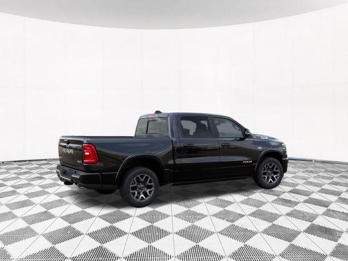 Diamond Black Crystal Pearlcoat 2026 RAM 1500 Laramie