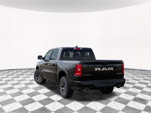 Diamond Black Crystal Pearlcoat 2026 RAM 1500 Laramie