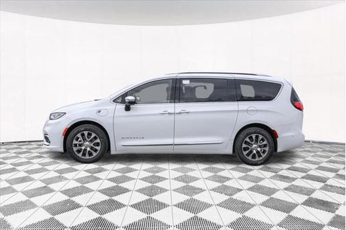 2025 Chrysler Pacifica L