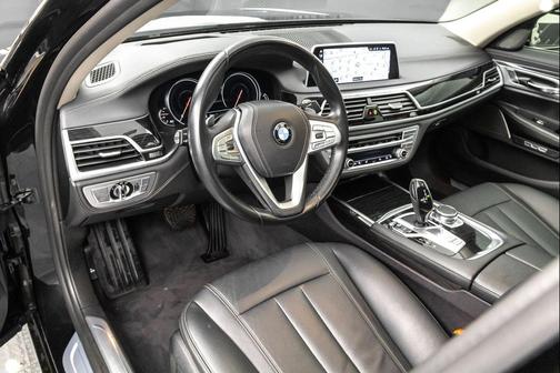 2018 BMW 740 740i