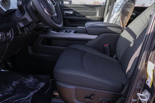 2025 RAM 2500 Big Horn Crew Cab 4x4 6'4' Box