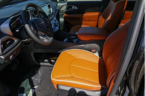2025 Chrysler Pacifica L