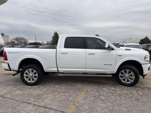 2019 RAM 2500 Laramie Crew Cab 4x4 6'4' Box