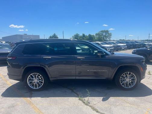 Baltic Gray Metallic Clearcoat 2023 Jeep Grand Cherokee L Summit