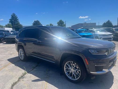 Baltic Gray Metallic Clearcoat 2023 Jeep Grand Cherokee L Summit