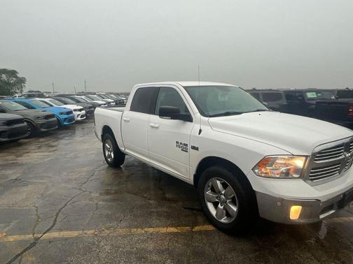 Bright White Clearcoat 2019 RAM 1500 Big Horn