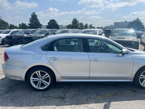 Reflex Silver Metallic 2014 Volkswagen Passat 1.8T Auto SE w/Sunroof & Nav