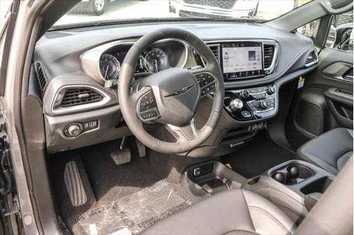 2025 Chrysler Pacifica L