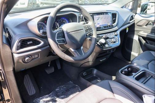 Pxj 2027 Chrysler Pacifica L