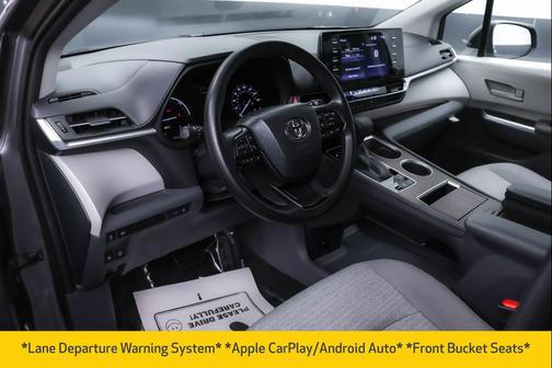 2022 Toyota Sienna LE
