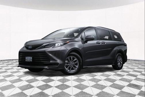 2022 Toyota Sienna LE
