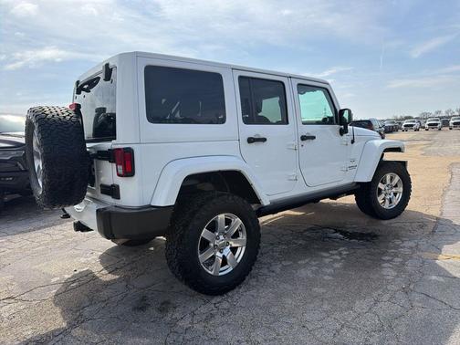 Bright White Clearcoat 2016 Jeep Wrangler Unlimited Sahara