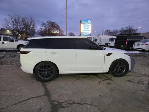 2023 Land Rover Range Rover Sport SE