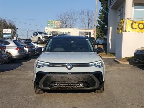 2025 Volkswagen Taos 1.5T SE Black