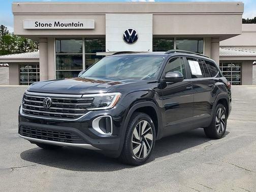 Deep Black Pearl 2024 Volkswagen Atlas 2.0T SE w/Technology