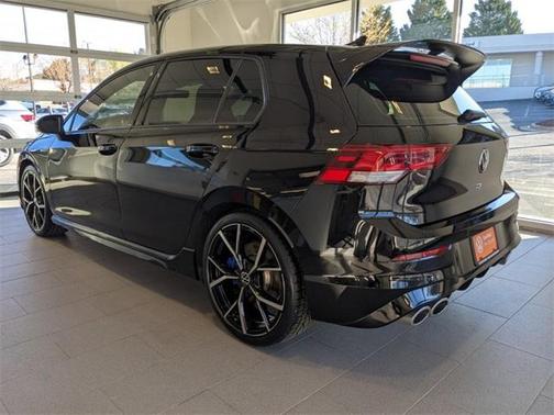 Photo 5 of 32 of 2022 Volkswagen Golf R 2.0T