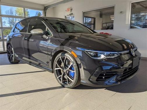 Photo 2 of 32 of 2022 Volkswagen Golf R 2.0T