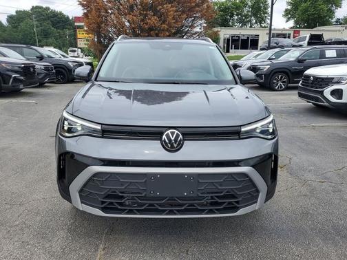 Platinum Gray Metallic 2025 Volkswagen Taos 1.5T SE