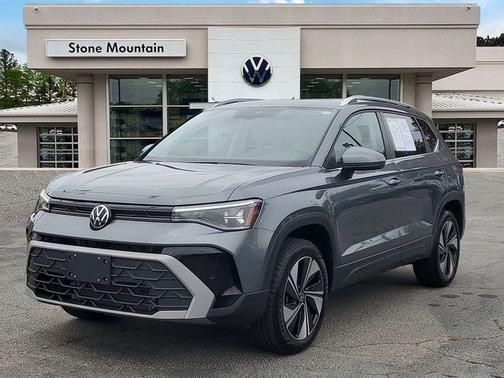 Platinum Gray Metallic 2025 Volkswagen Taos 1.5T SE