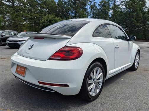 Photo 4 of 25 of 2019 Volkswagen Beetle 2.0T SE