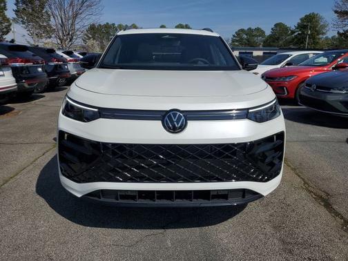 White Pearl 2026 Volkswagen Tiguan 2.0T SE R-Line Black
