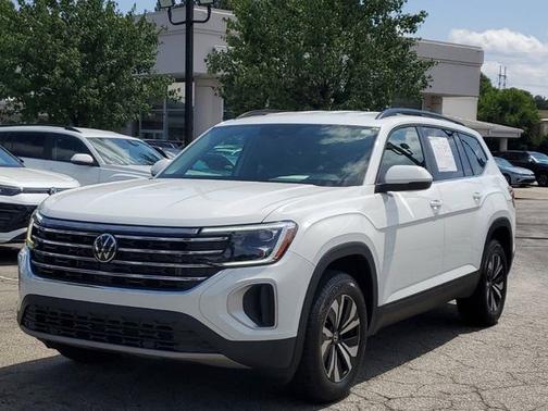 Pure White 2025 Volkswagen Atlas 2.0T SE