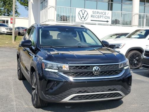 Deep Black Pearl Effect 2024 Volkswagen Taos 1.5T SE